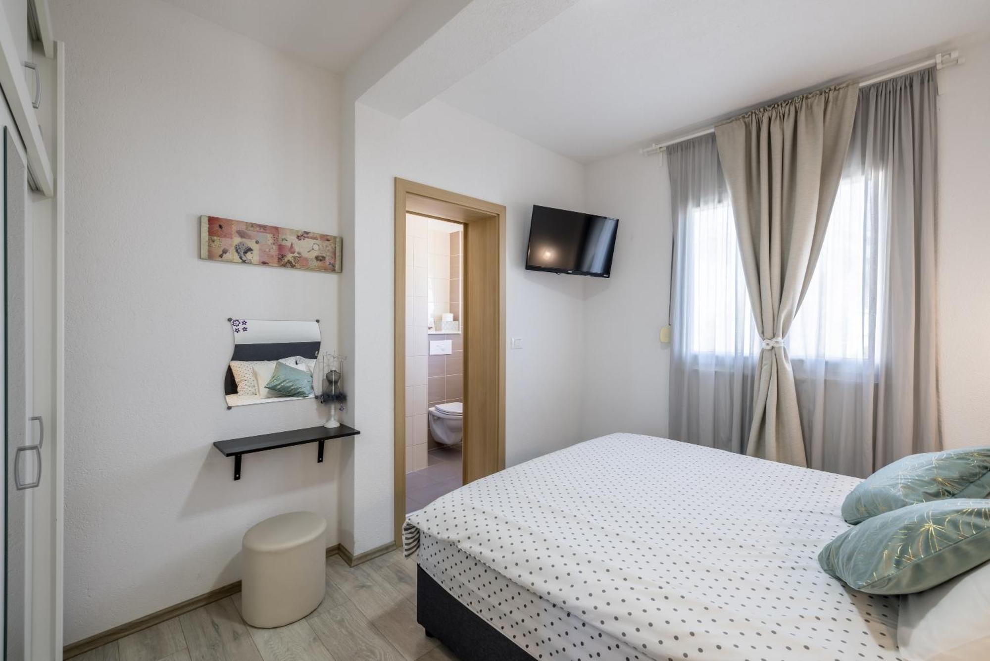 Apart Sa Terasom 250M Od Plaze,Parking,Wi Fi,Rostilj Трогир Экстерьер фото
