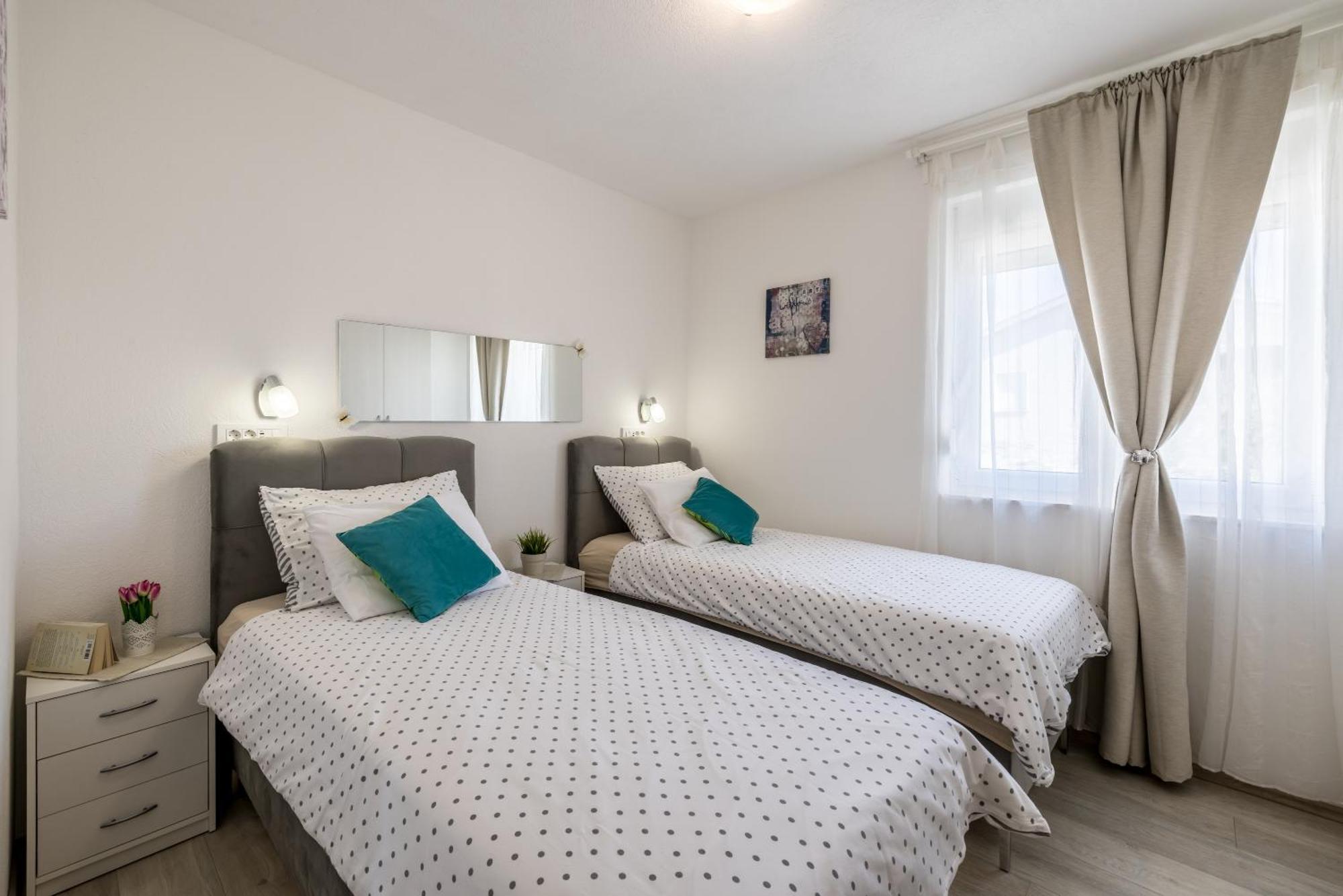 Apart Sa Terasom 250M Od Plaze,Parking,Wi Fi,Rostilj Трогир Экстерьер фото